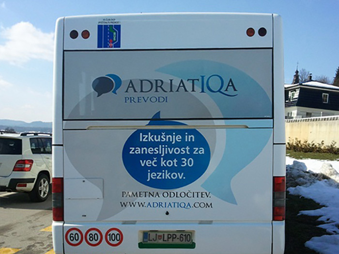Oglaševanje na avtobusih | Sms Marketing d.o.o. | Oglas na zadnjem delu avtobusa - Adriatiqua