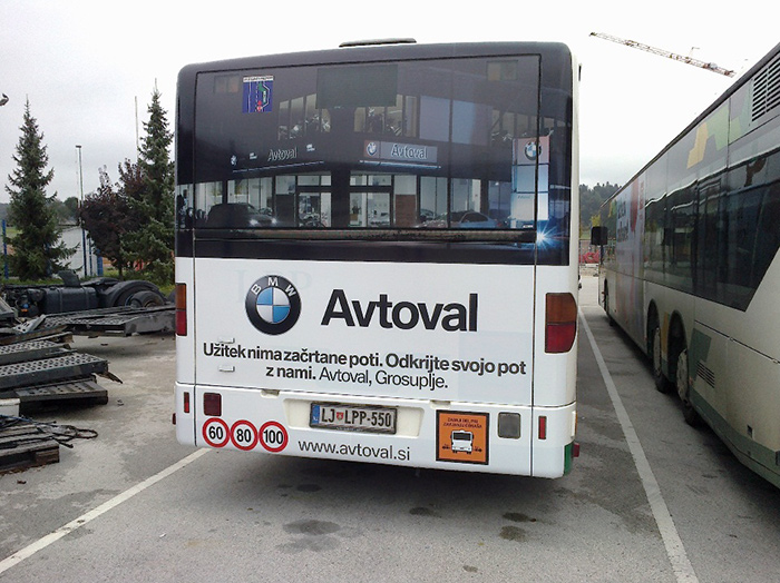 Oglaševanje na avtobusih | Sms Marketing d.o.o. | Oglas na zadnjem delu avtobusa - Avtoval