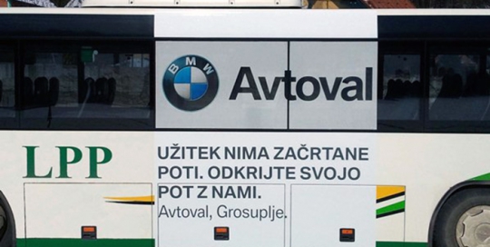 Oglaševanje na avtobusih | Sms Marketing d.o.o. | Oglas na levi strani avtobusa - Avtoval