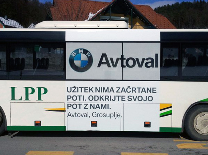 Oglaševanje na avtobusih | Sms Marketing d.o.o. | Oglas na levi strani avtobusa - Avtoval