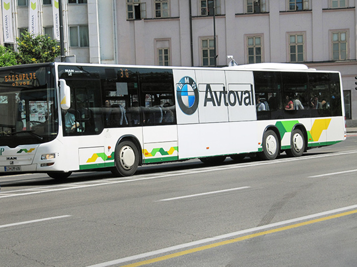 Oglaševanje na avtobusih | Sms Marketing d.o.o. | Oglas na levi strani avtobusa - Avtoval