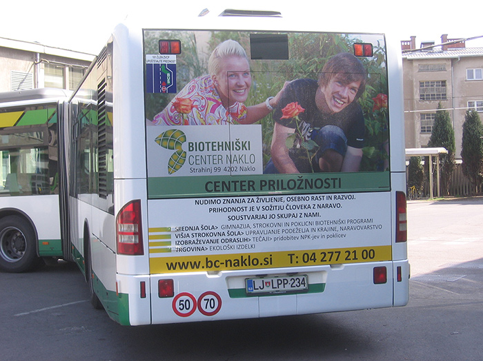 Oglaševanje na avtobusih | Sms Marketing d.o.o. | Oglas na zadnjem delu avtobusa - Biotehniski center Naklo