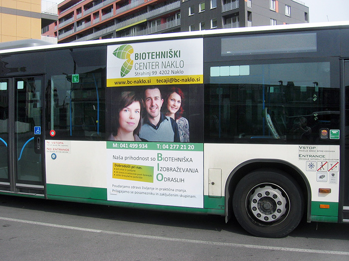 Oglaševanje na avtobusih | Sms Marketing d.o.o. | Oglas na desni strani avtobusa - Biotehniski center Naklo
