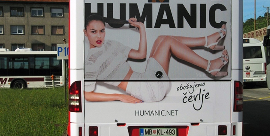 Werbung an Bussen | Sms Marketing d.o.o. | Werbung am hinteren Teil des Busses – Humanic