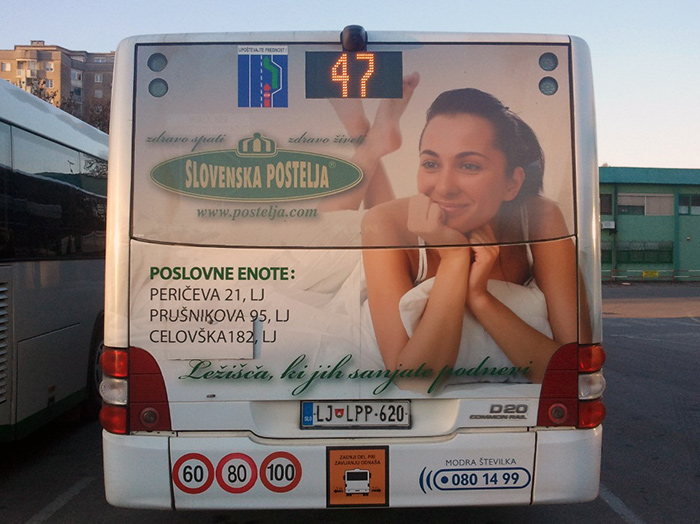 Oglaševanje na avtobusih | Sms Marketing d.o.o. | Oglas na zadnjem delu avtobusa - Slovenska postelja