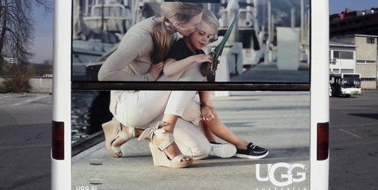 Werbung an Bussen | Sms Marketing d.o.o. | Werbung am hinteren Teil des Busses – Ugg
