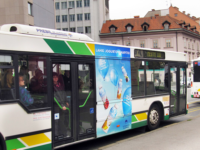 Oglaševanje na avtobusih | Sms Marketing d.o.o. | Oglas na desni strani avtobusa - Ljubljanske mlekarne