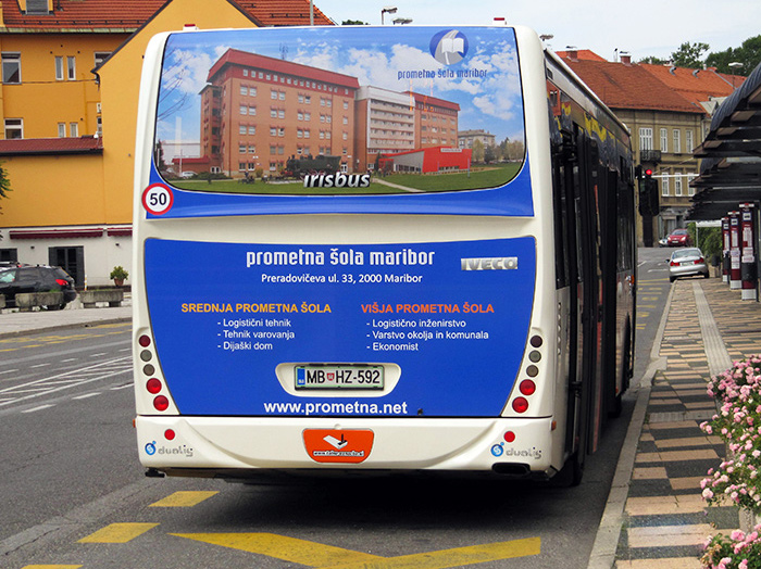 Oglaševanje na avtobusih | Sms Marketing d.o.o. | Oglas na zadnjem delu avtobusa - Prometna sola Maribor