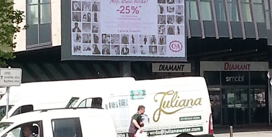 Oglaševanje na zunanjih oglasnih površinah | Sms Marketing d.o.o. | Oglas na digitalnem zaslonu - C&A